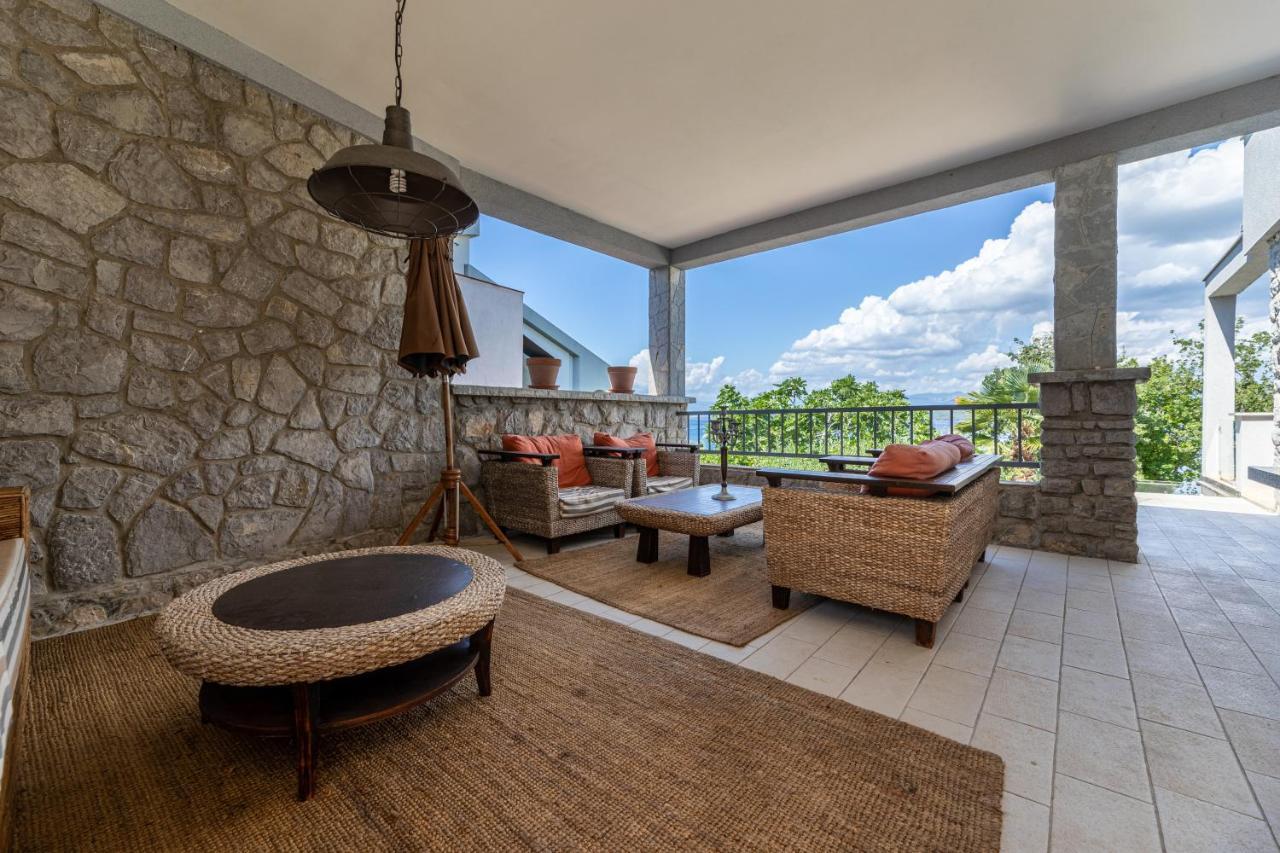 Apartments Ana Малинска Экстерьер фото
