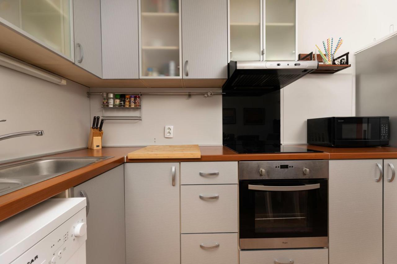 Apartments Ana Малинска Экстерьер фото