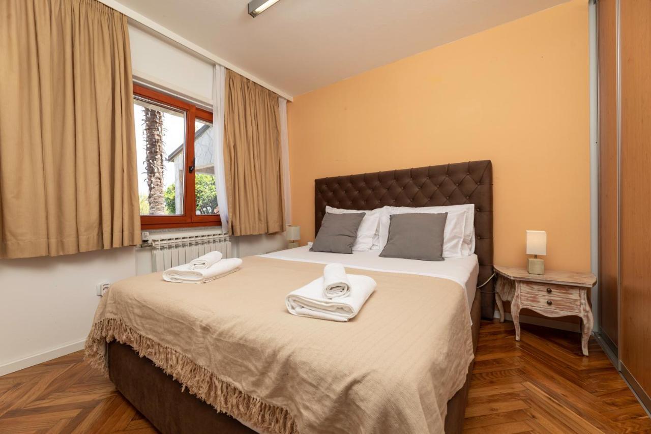 Apartments Ana Малинска Экстерьер фото