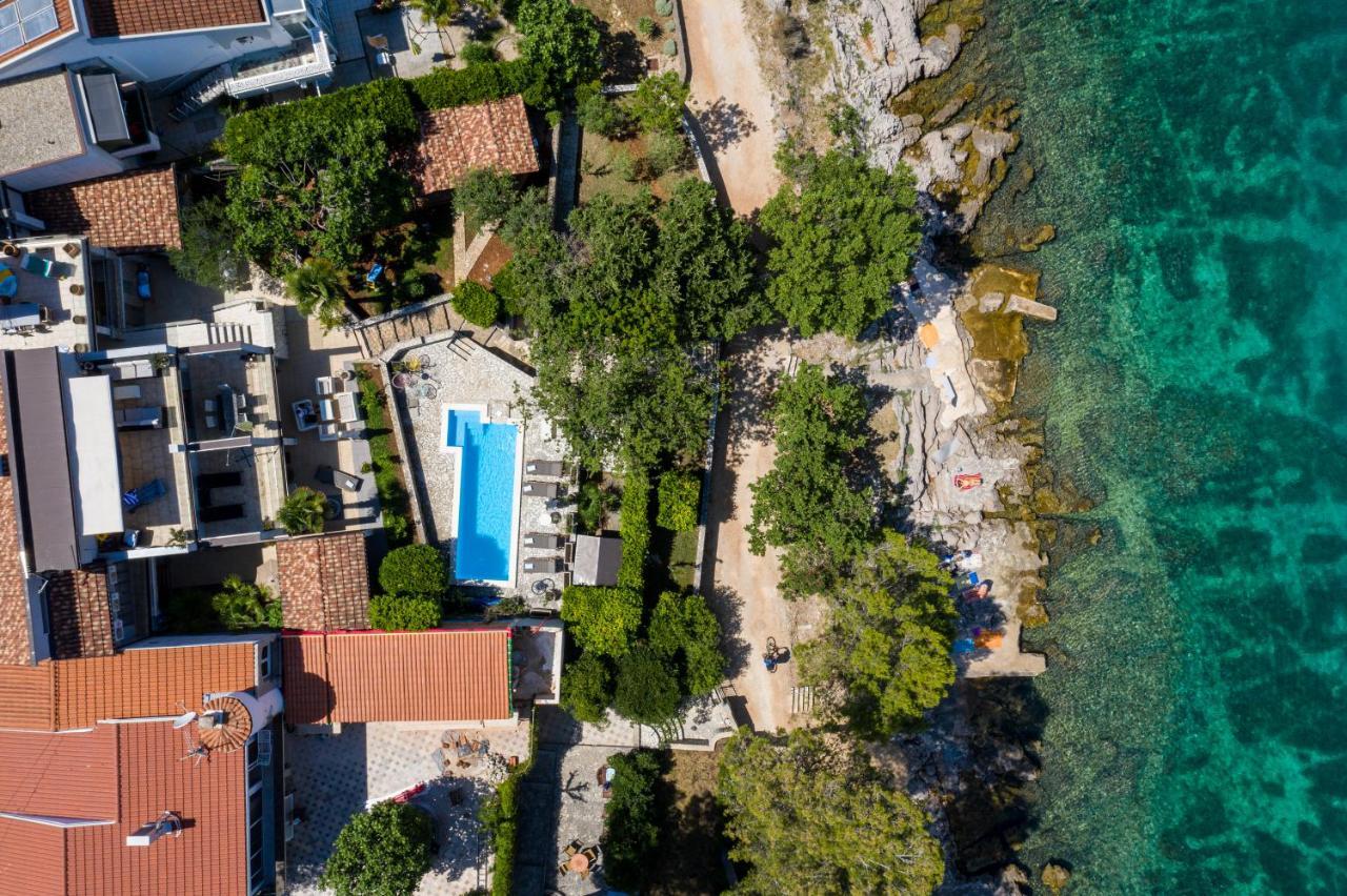 Apartments Ana Малинска Экстерьер фото