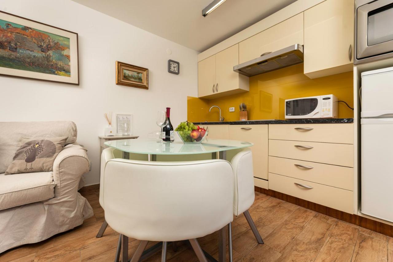Apartments Ana Малинска Экстерьер фото