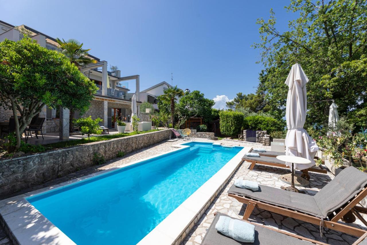 Apartments Ana Малинска Экстерьер фото