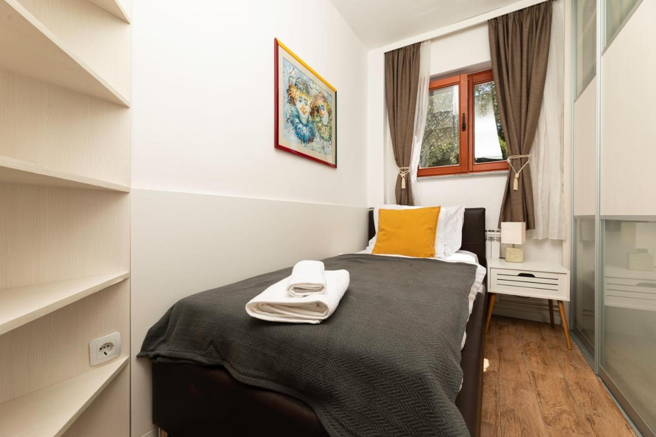 Apartments Ana Малинска Экстерьер фото