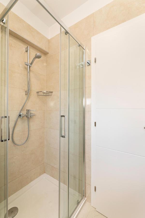 Apartments Ana Малинска Экстерьер фото