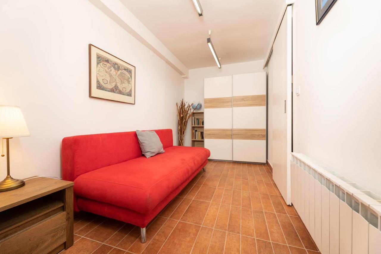 Apartments Ana Малинска Экстерьер фото