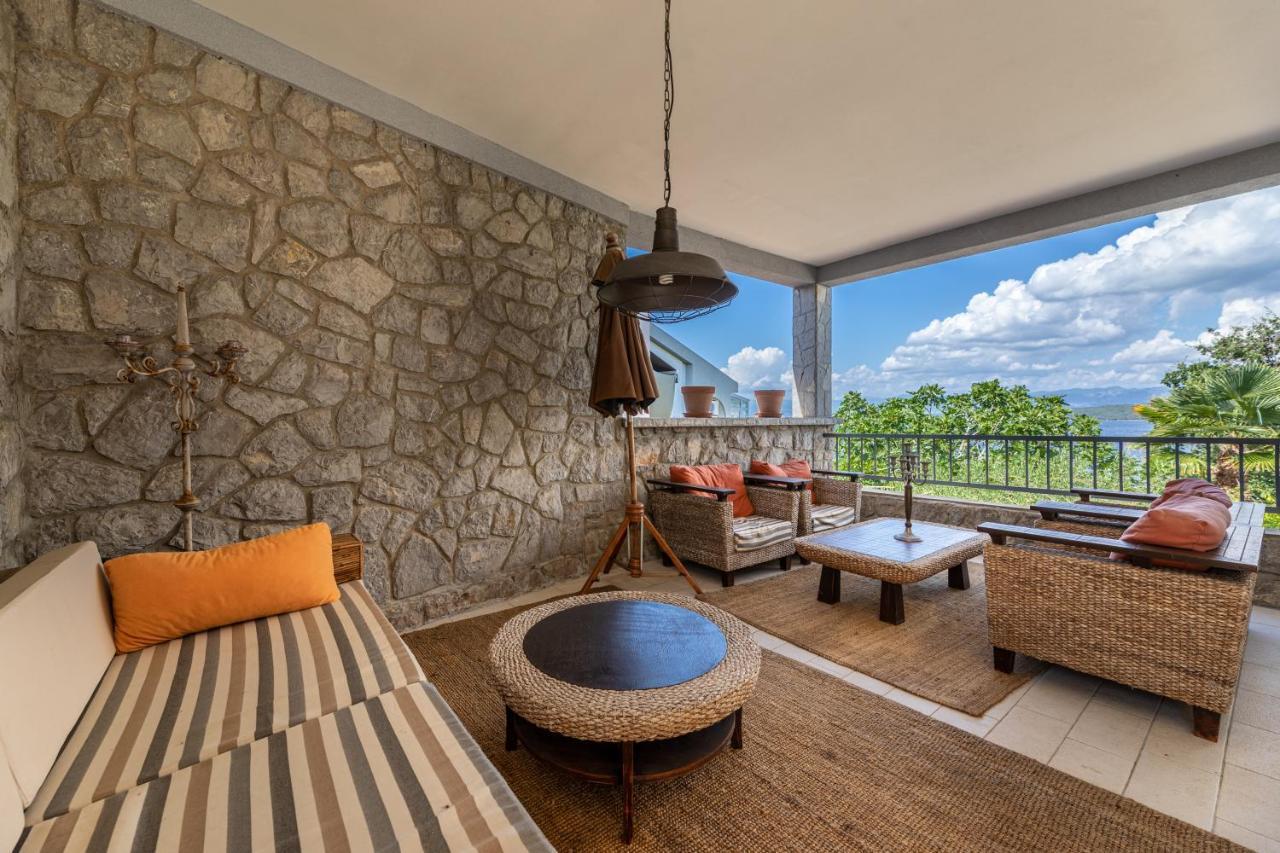 Apartments Ana Малинска Экстерьер фото
