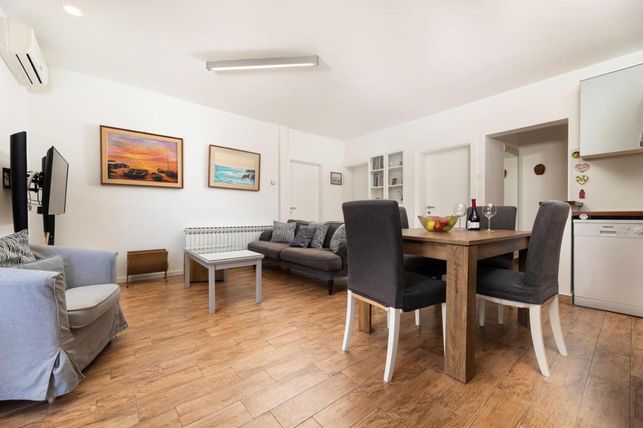 Apartments Ana Малинска Экстерьер фото