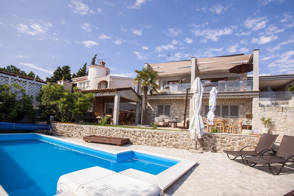 Apartments Ana Малинска Экстерьер фото