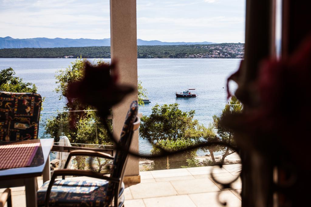 Apartments Ana Малинска Экстерьер фото